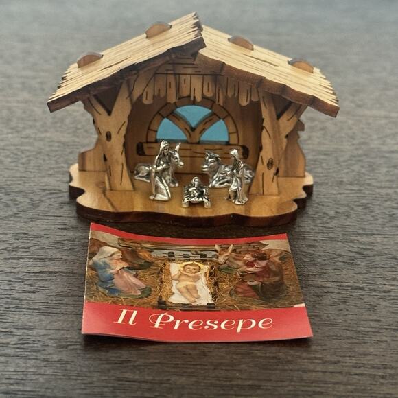 Nativity Made from Italian Olive Wood Handcrafted by Clarisse Sisters of Alabano - Picture 2 of 13